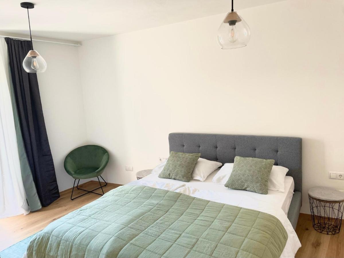Rosa's Boutique & Parking Apartment *